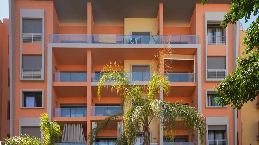 Façade avec balcons de la Résidence Honest 1 à Guéliz